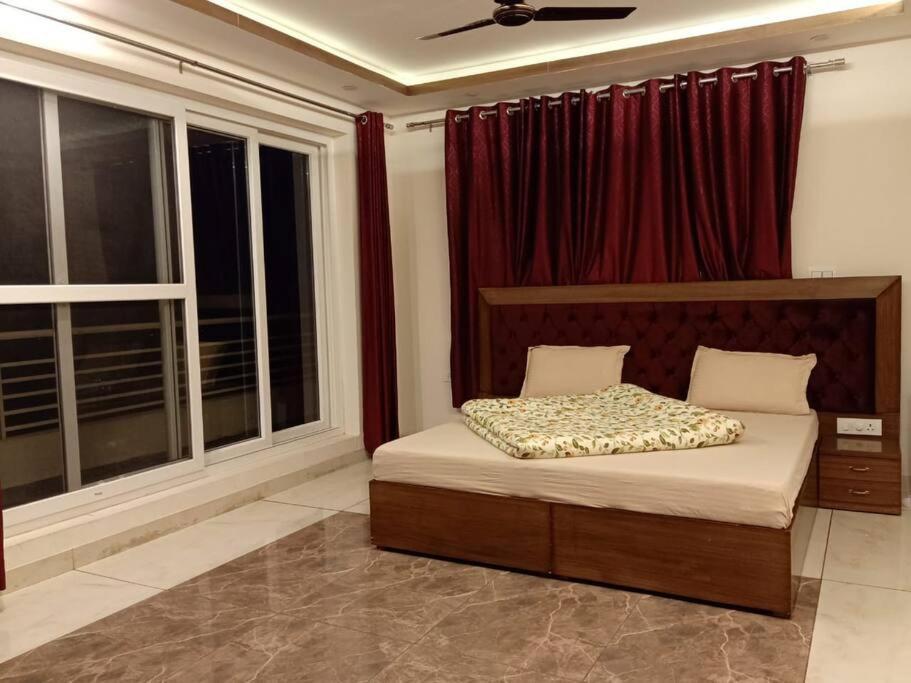 Pine Peak Villa Kasauli Exterior photo