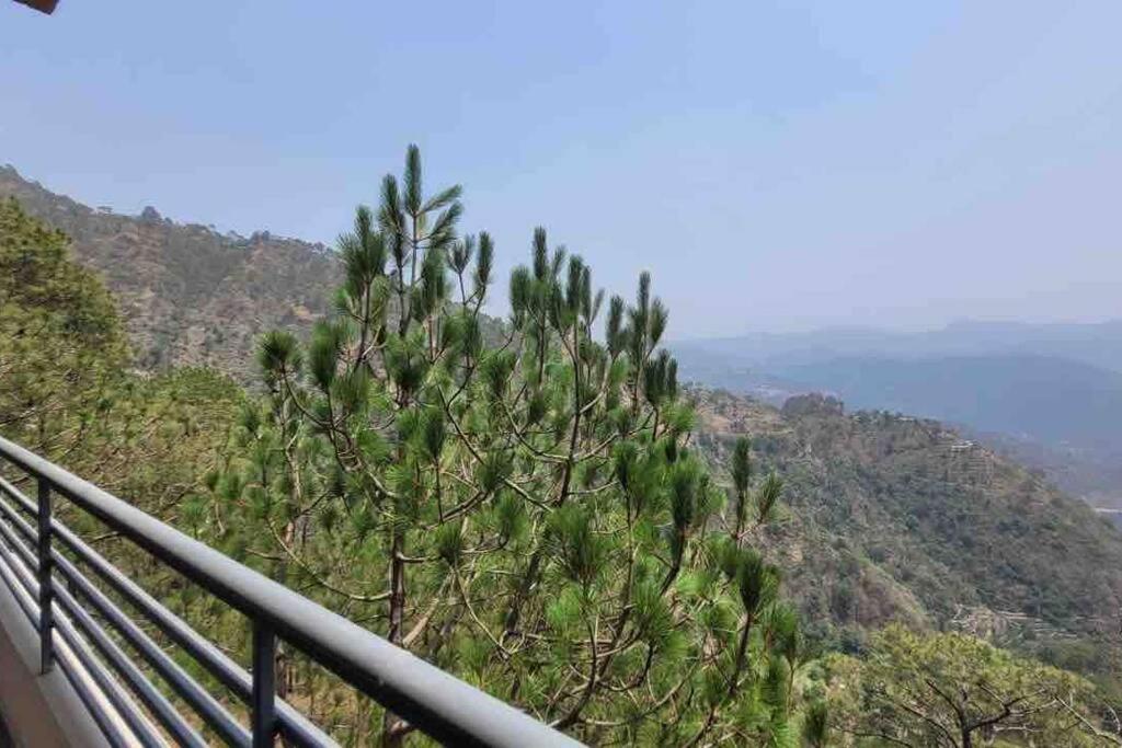Pine Peak Villa Kasauli Exterior photo