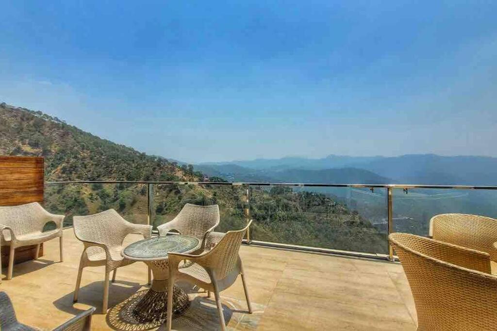 Pine Peak Villa Kasauli Exterior photo